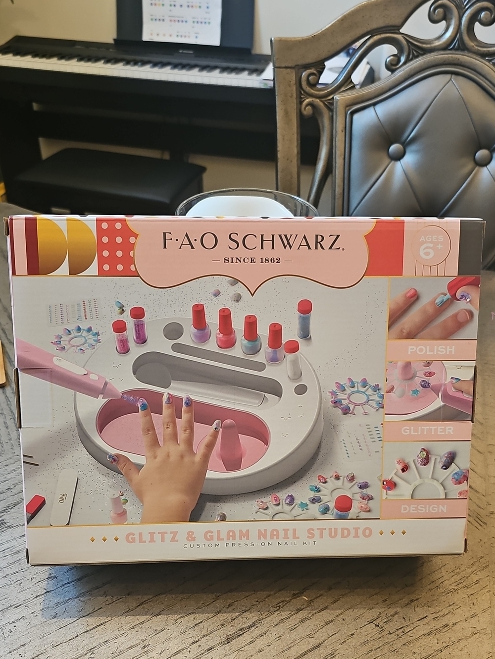 FAO Schwarz Glitz & Glam Nail Studio - Pink & White Nail Kit NWT